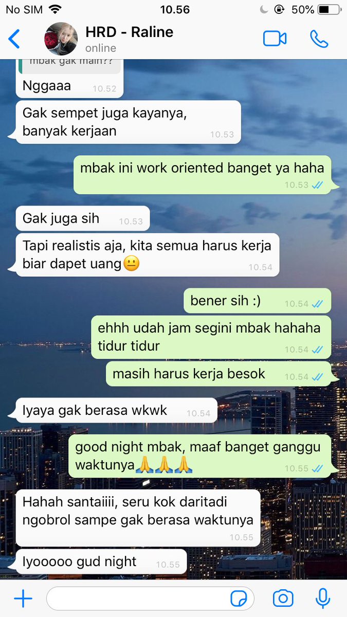stareaction's tweet photo. satu mbak mbak fokus kerja satu mas mas udah mempertanyakan kisah cintanya https://t.co/AI1w2kYOWE