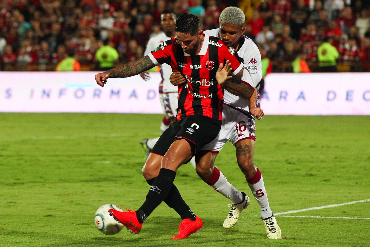 ¡Qué lindo clásico! Saprissa más colectividad; la Liga más garra e individualidades. Un gran partido.