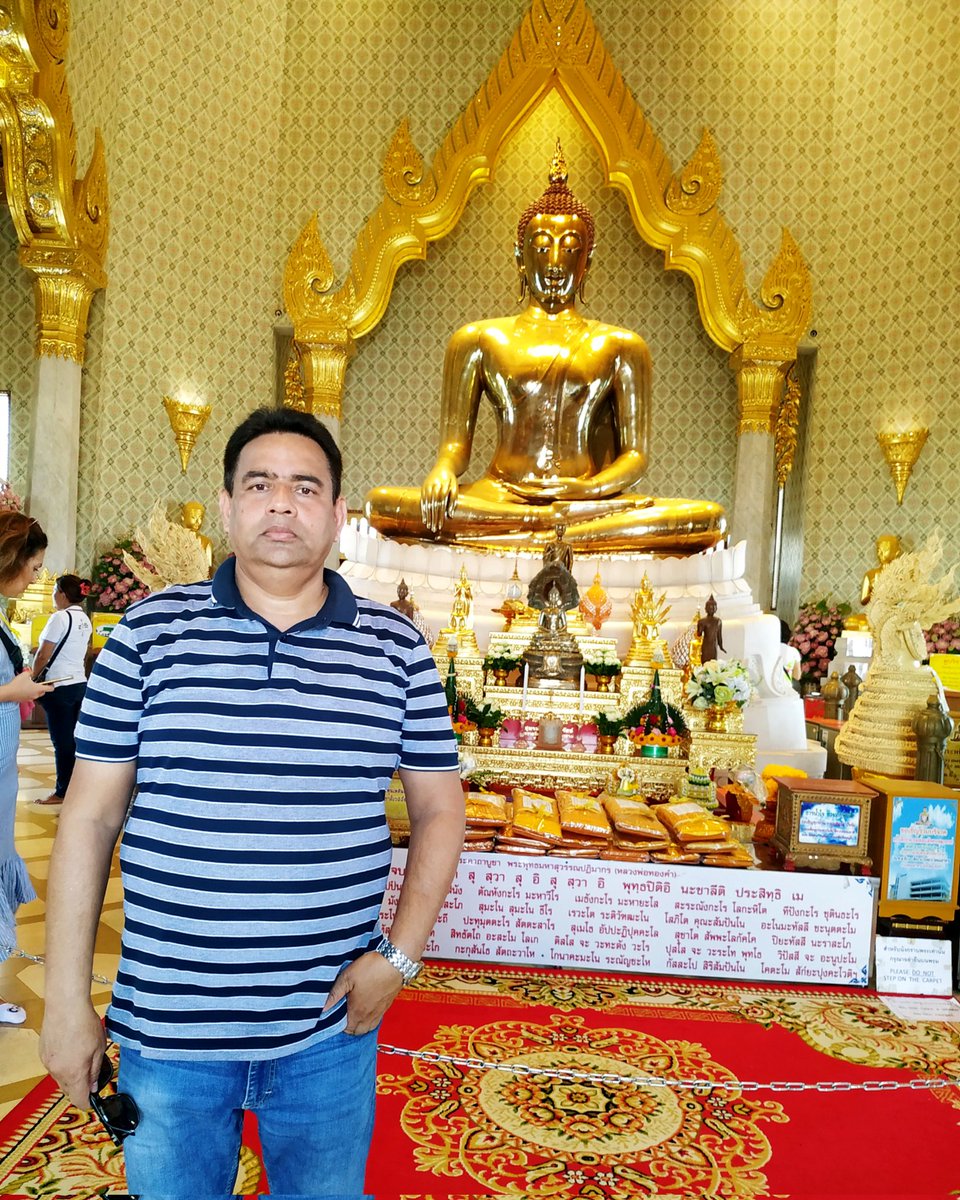 aviatoramarnath's tweet photo. Wat Traimit Withayaram Worawihan (Golden Buddha), Bangkok, Thailand.
5500 किलोग्राम शुद्ध सोने से बना हुआ भगवान बुद्ध का यह प्रतिमा तेरहवीं शताब्दी का बताया गया है।
थाईलैंड में बुद्ध के हजारों मंदिर और वहां के लोग बौद्ध धर्म में विश्वास करते हैं।
#WatTraimit #GoldenBuddha #Bangkok