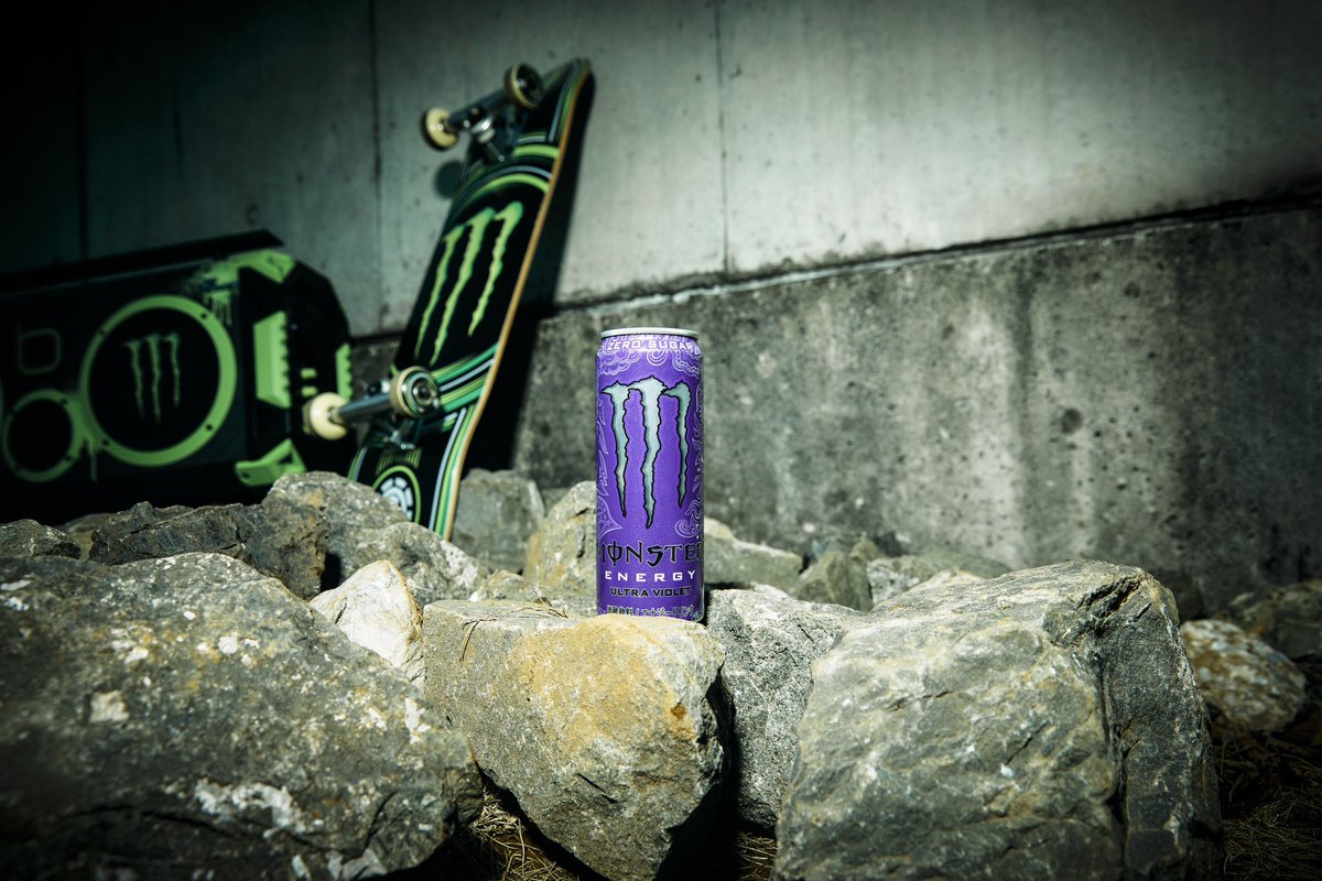 週末は何する？🔥 モンスター飲みながら楽しんでくれ😎🤘   #ウルトラバイオレット 🍇 #MonsterEnergy