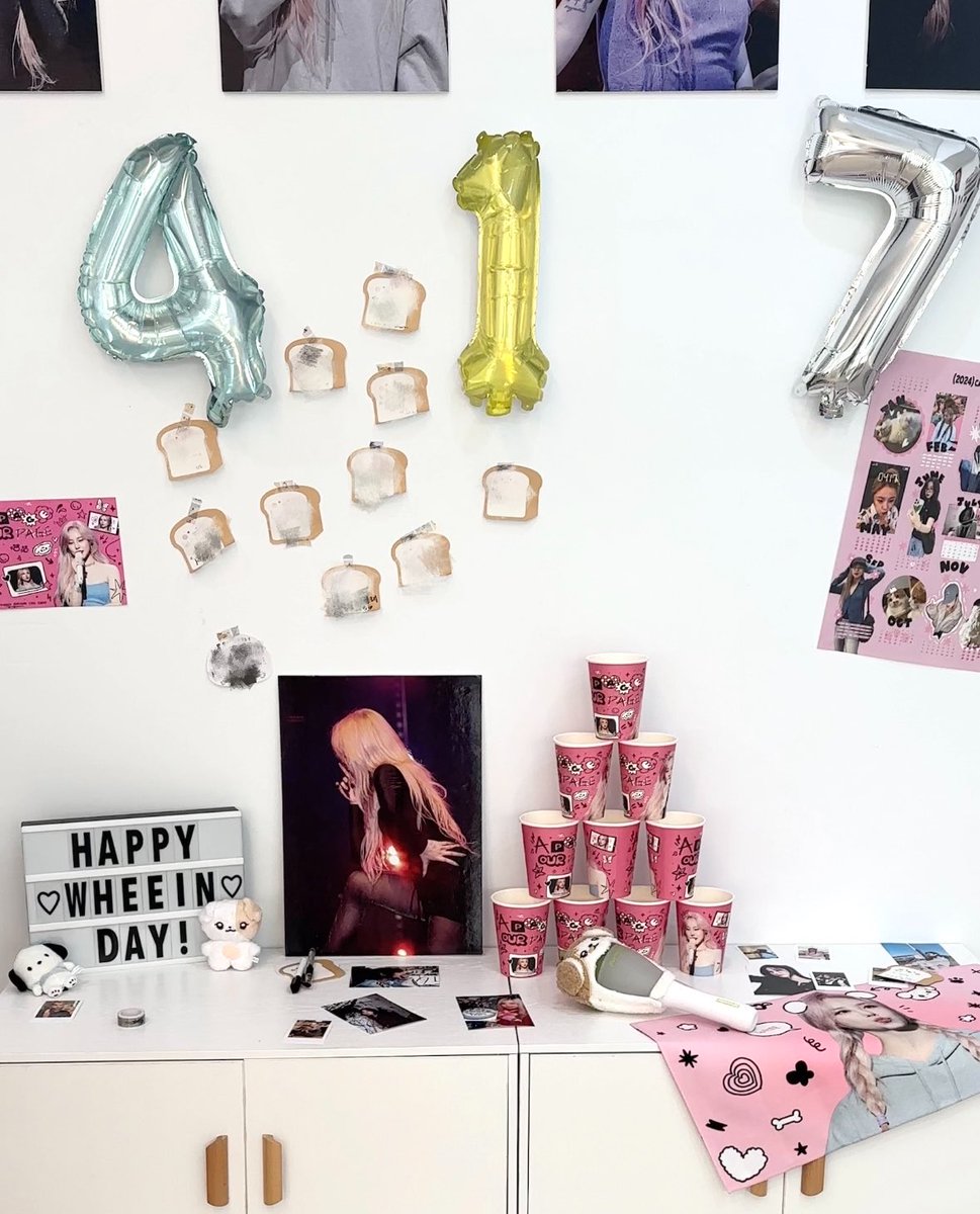 [ 𝐀 𝐏𝐚𝐠𝐞, 𝐎𝐮𝐫 𝐏𝐚𝐠𝐞 ]

今天是最後一天了！謝謝木木們的支持🥹我們之後會再把大家寫的祝賀便條親自轉交出去🫶🏻

▸ Happy Day Cafe
▸ 𝐨𝐩𝐞𝐧 12:00 𝐜𝐥𝐨𝐬𝐞 18:00

後記hashtag
#A_Page_Our_Page
#PAGE417_WHEEIN 

#휘인 #마마무 #WHEEIN #MAMAMOO #輝人 #丁輝人 #輝人生日應援