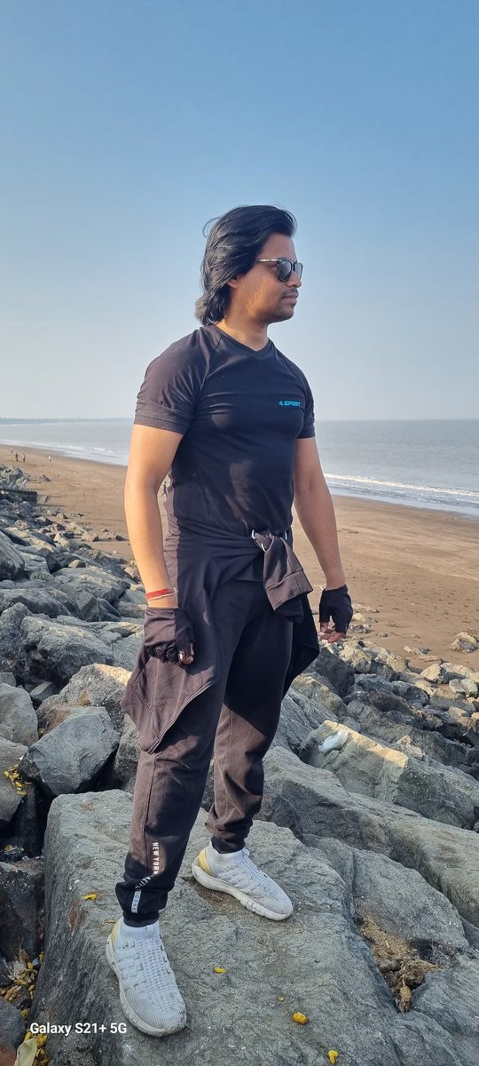 patelchiragsrk's tweet photo. "THERE IS ONLY ONE RELIGION IN THE WORLD, HARD WORK " - @iamsrk 👑
#instagram #beach #tithal #valsad #gujarat #india #cycling #facebook #twitter #photography #nature #TwitterX #model #srkian #ShahRukhKhan #srk #blaclover🖤 https://t.co/pzQcZXIbJ4