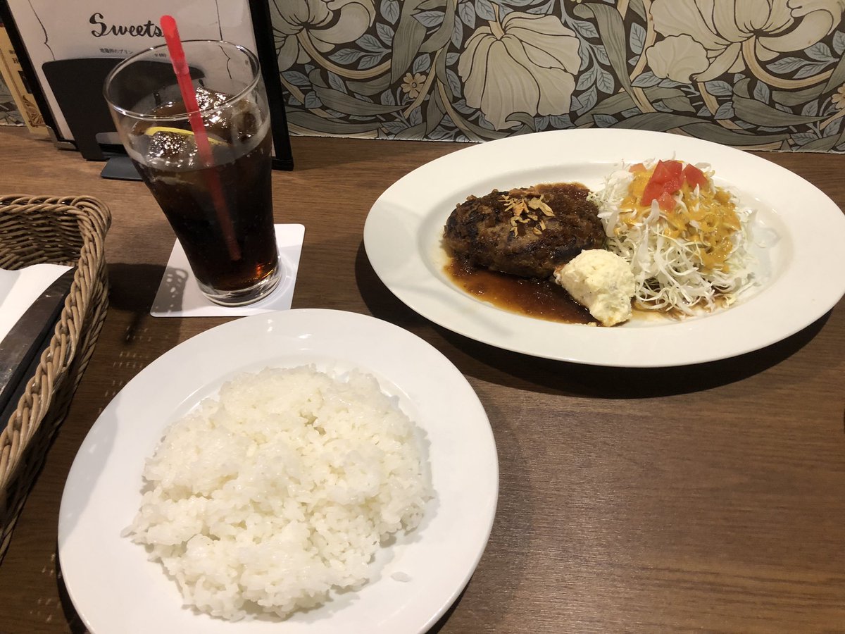 tacii20's tweet photo. 武蔵新城でランチ https://t.co/mOMB7DwOpW