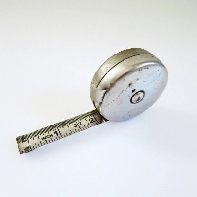 1940s Retractable Metal Tape Measure, All Metal Measuring Tape, Unisex Gift for the Crafter tuppu.net/40dc6782 #MomDay2024 #EtsyteamUnity #SMILEtt23 #Vintage4Sale
