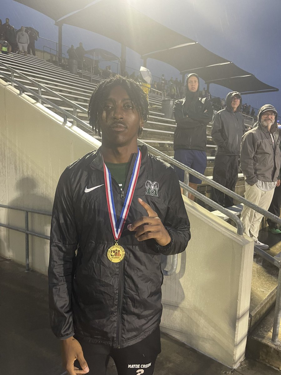 Your 2024 6A Region 3 400m Champion. 46.7 in the rain after a delay. Congratulations @Ferguson400m