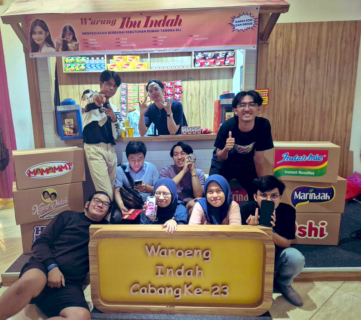 CircleKerul's tweet photo. Ngumpulnya setahun sekali doang anjirrrr..

Coba tolong @InterindahFC bikin projekannya setiap weekend, biar ngumpul mulu.

#WaCaNa #23TahunTerindah #ChineseGP @C_IndahJKT48 #NBAPlayoffs https://t.co/KFNVkUVfhZ