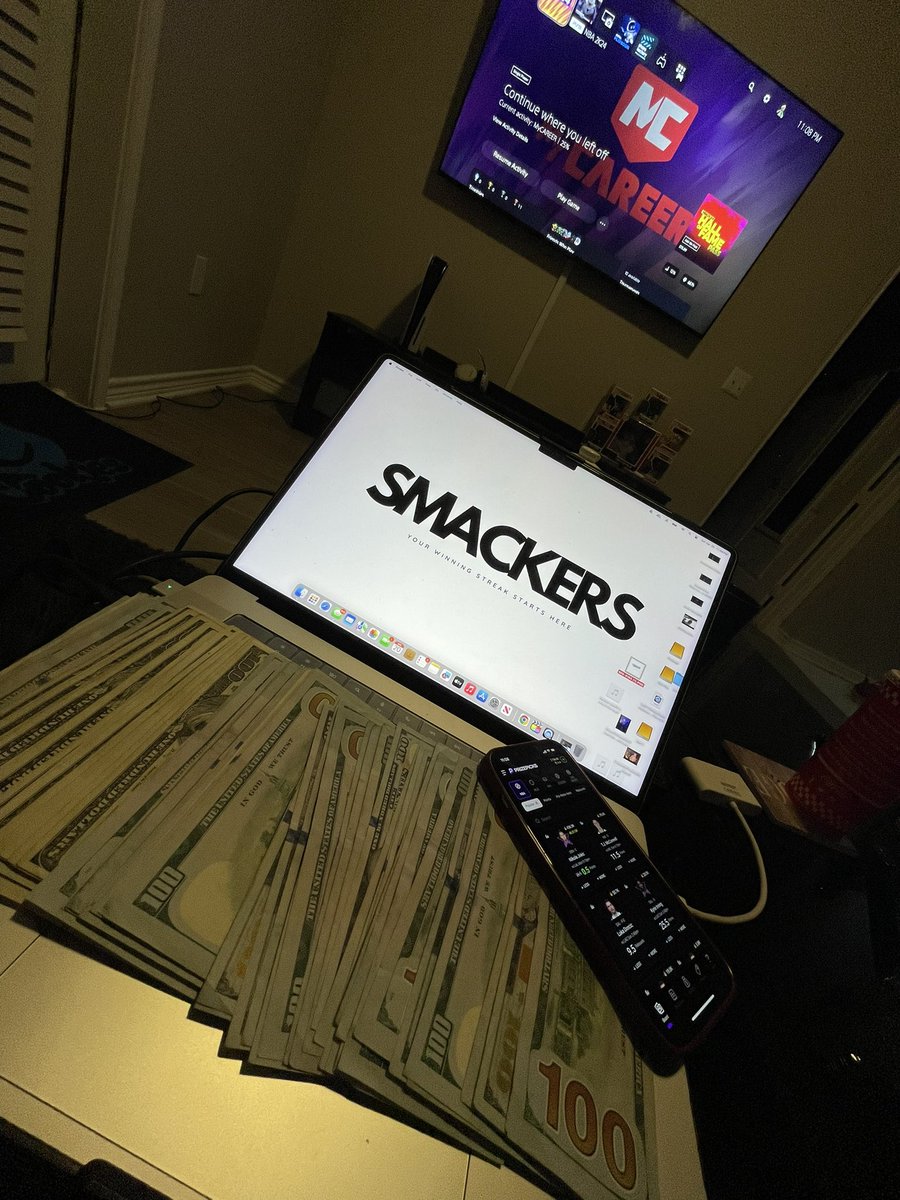 SmackersDee's tweet photo. Get me to 5K followers and I’ll be picking 5 people to win $100, like RT, follow &amp; drop your cashapp below🖤 #SMACKERS https://t.co/PsDp8AW1si