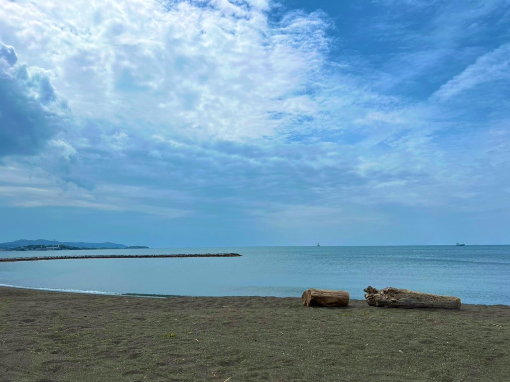 marines_24_7's tweet photo. 鴨川から館山ツーリング🏍️
いつも賑やかな北条海岸が今日は静かで、波を眺めてると時が止まっているかのようでした。
時計を戻して、さあ帰って種市の応援だっ📣⚾️
#馬琴
#SEADAYS
#房総ツーリング https://t.co/d9OSL8YFrN