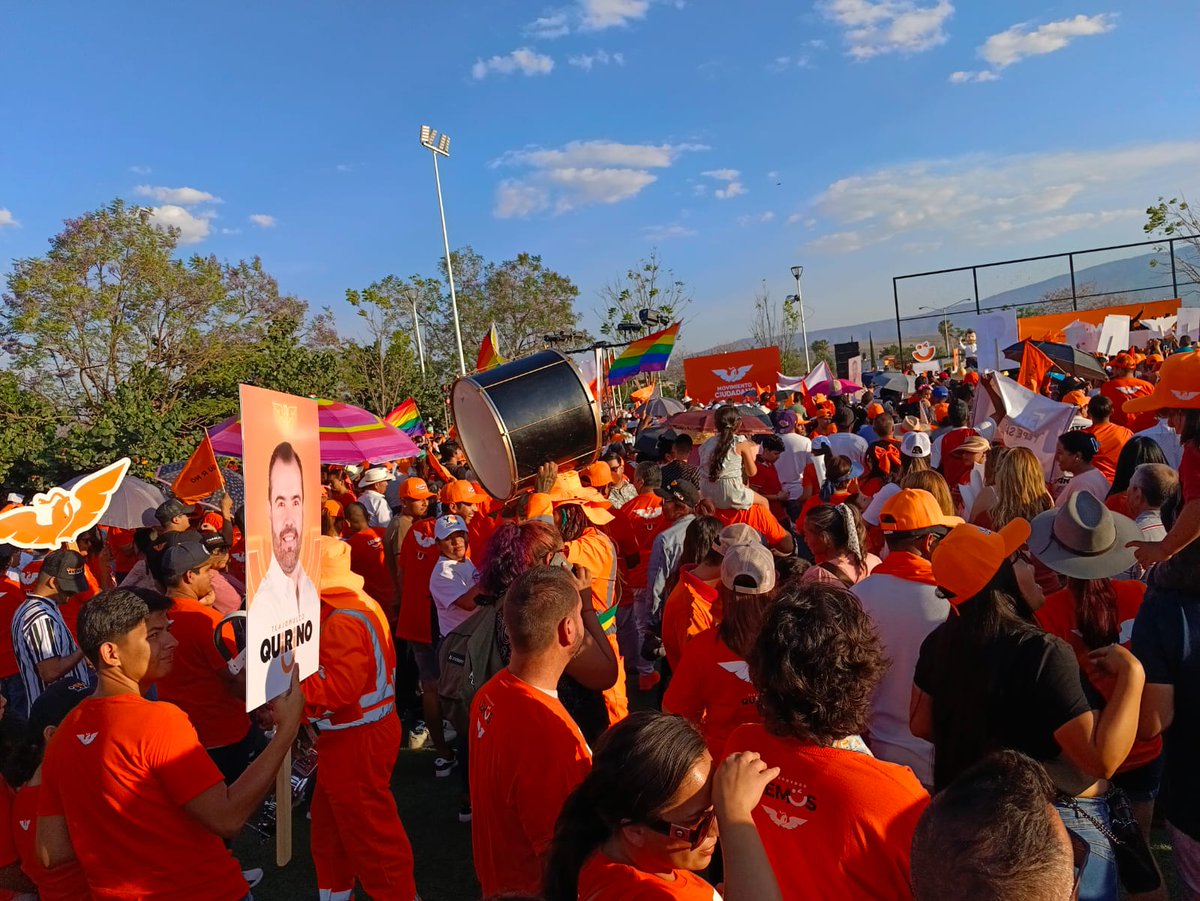 IsmaelEspanta's tweet photo. ⬆️ Ante más de 20 mil personas  acompañamos a nuestro candidato   @GerardoQuirinoV  y a nuestro candidato para gobernador de Jalisco @PabloLemusN quien vino a traer buenas noticias  para tlajo en materia de movilidad y salud.

🍊 La ola naranja se pone cada vez más  fuerte 💪 https://t.co/F7AIK6j6NF