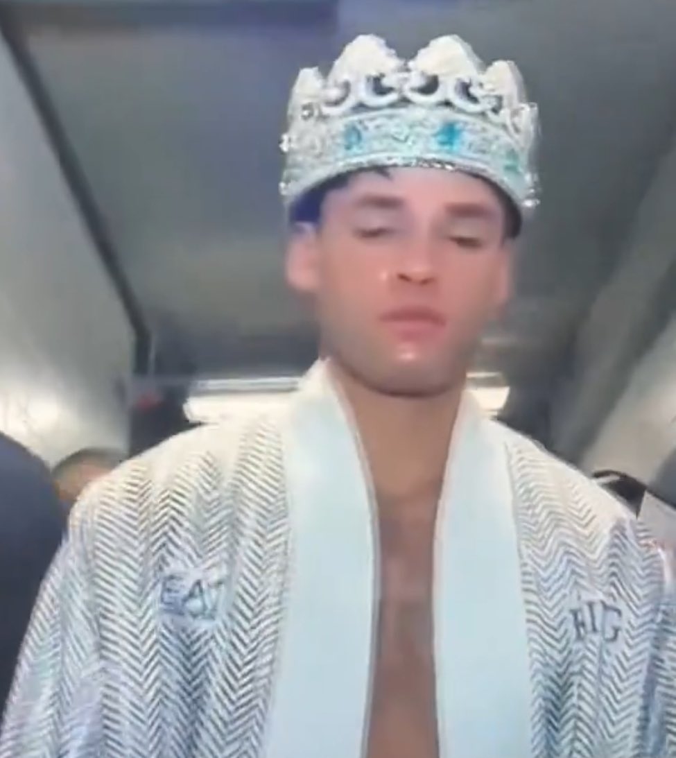 Hoodville_'s tweet photo. when you buss quick but she still treats you like the king you are https://t.co/IC9v2i8QDf