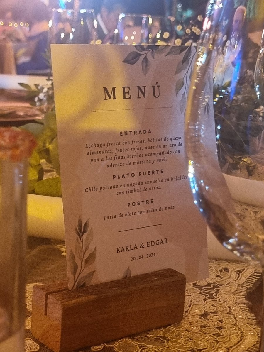 loredaf's tweet photo. Mala suerte es que seas alérgico a la nuez y almendras y todoooo el menú de la boda lleve nuez y almendra 😒 https://t.co/jHfraiX1OU