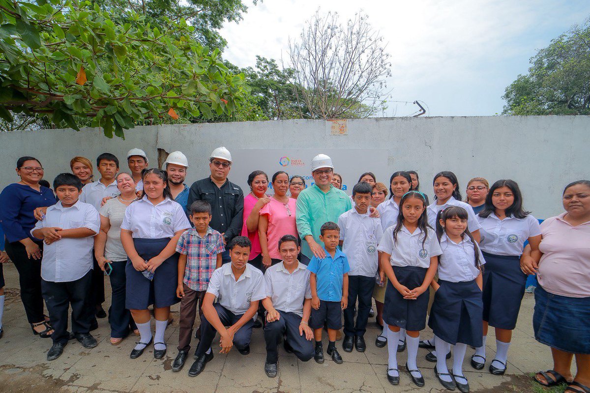 ¡No tenemos tiempo que perder! Hoy, sábado, dimos inicio a la reconstrucción del Complejo Educativo Profesor Felipe Huezo Córdova, en San Juan Nonualco, La Paz. Vamos a seguir reconstruyendo los centros educativos en todo el territorio. Nuestra misión es crear las condiciones…