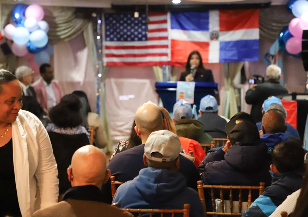 gens_oficial's tweet photo. Este 19 de mayo #LoMejorEstáPorVenir para República Dominicana con @CarlosPenard y #LaVice de Generación de Servidores @nikaulydelamota como lo demostraron los compatriotas dominicanos en Nueva York.
Carlos Peña Presidente. 
Nikauly de la Mota Vicepresidente.
#Vota28
#VotaConFe https://t.co/DnNxifN8ji