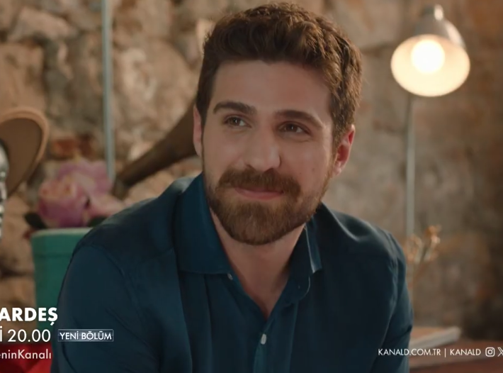 Ecosong3's tweet photo. You are so beautiful that the groom is stunned #ÖzgüKaya https://t.co/OyzElwyNhV