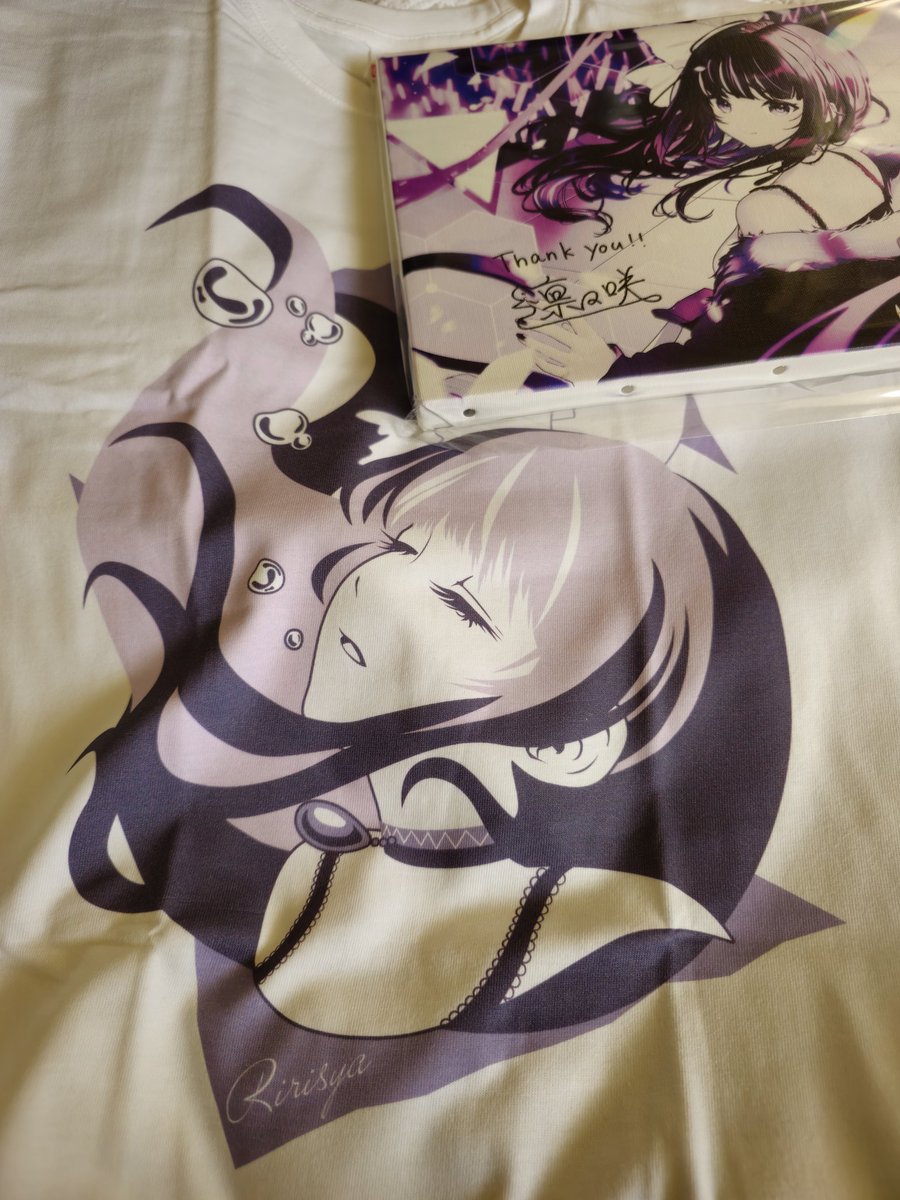 KyoShora's tweet photo. @Ririsya_music Yatta! I was surprised to see the Ririsya merch has arrived! It's so pretty! Again, congratulations on 3D Live! #RIRISYA3D https://t.co/O5F4OzFnk4