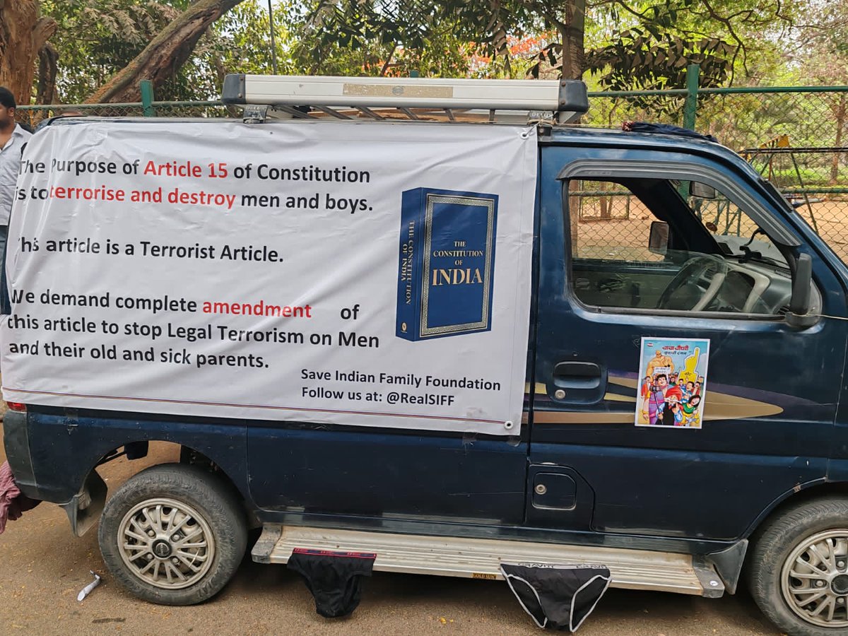 Rads0071's tweet photo. Yeh hai Yuva Neta 🤭😂🤣

Yeh jawani hai deewani

#NoVote4Congress
#AntiMaleCongress
#RahulsIncelFactory
#ChaddiProtestAgainstRahul https://t.co/lTDNvY6XDW