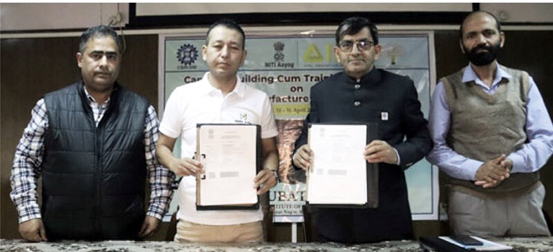 Atal Incubation Centre (AIC) @AICIIIM of #CSIR–IIIM signed MoUs with four promising start-ups of J&K and Ladakh.

@DrJitendraSingh @DrNKalaiselvi @VinodSingh_IITK @zabeerahmedb @CSIR_IND 

dailyexcelsior.com/aic-iiim-inks-…