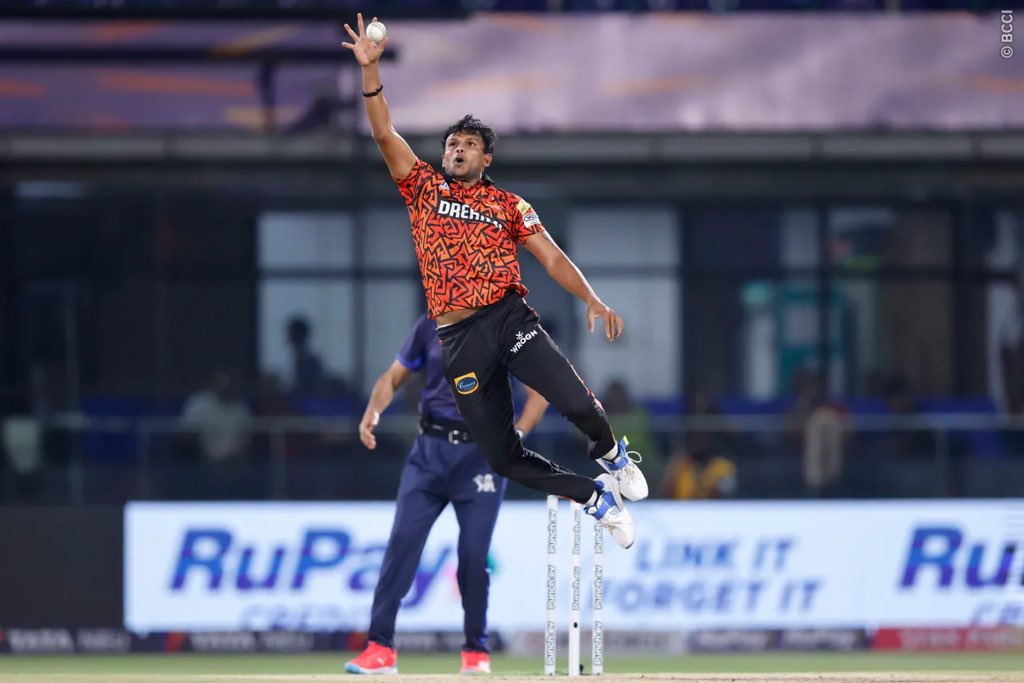 Natarajan_91's tweet photo. An unforgettable night. Very happy to be contributing to the team. Onwards and upwards @SunRisers ❤️ https://t.co/UvT3hZ8HdR