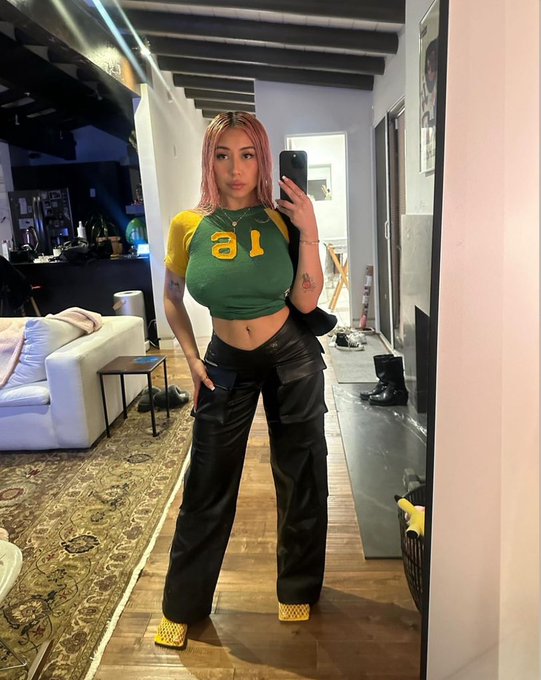 ily, say it back for a surprise (srs) 😌 https://t.co/NjnztBj1aZ