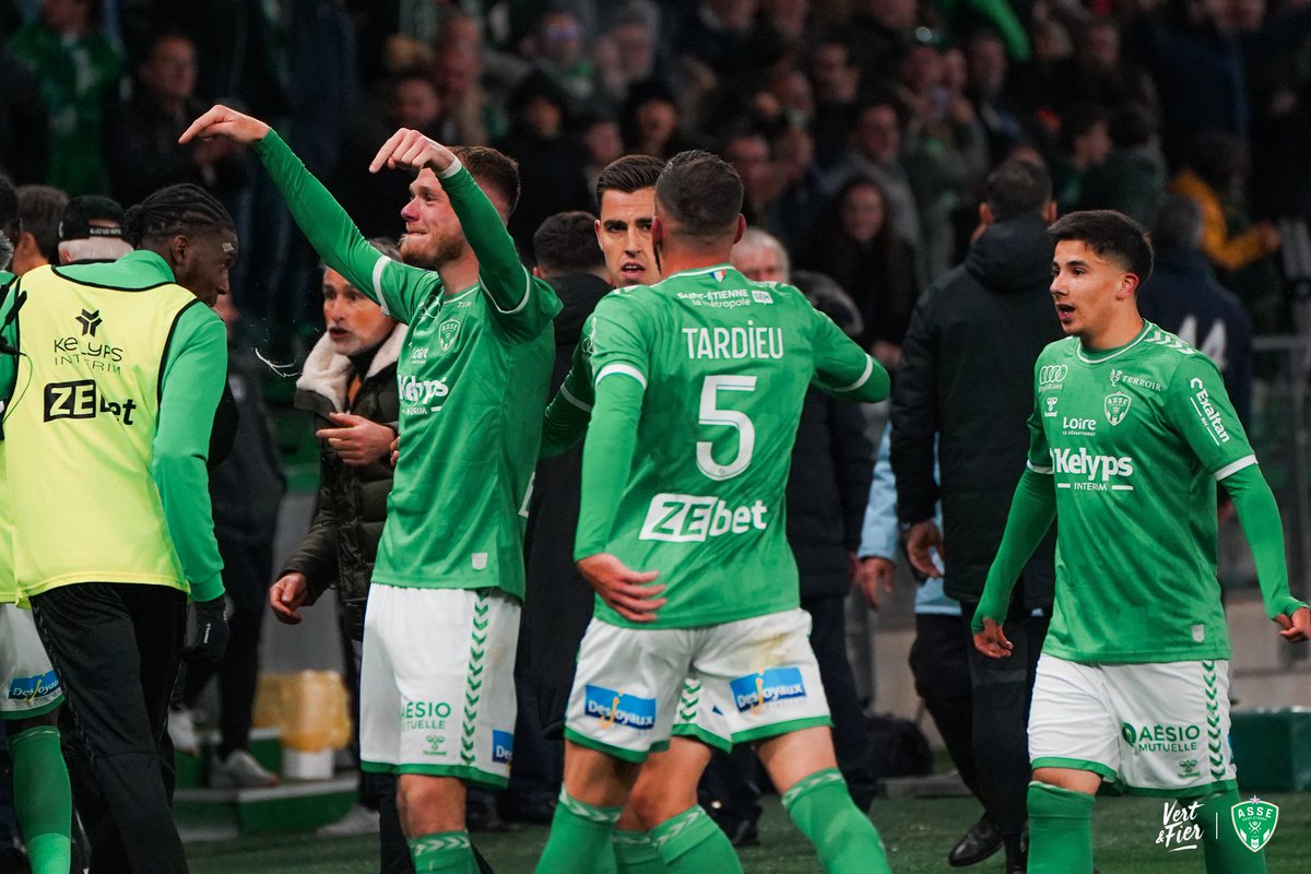 SsBe77202791's tweet photo. @ASSEofficiel J'ai rarement aussi bien dormi ... Cardona en pp depuis 2 mois c'est sûrement le meilleur investissement https://t.co/tTeZraxMjz