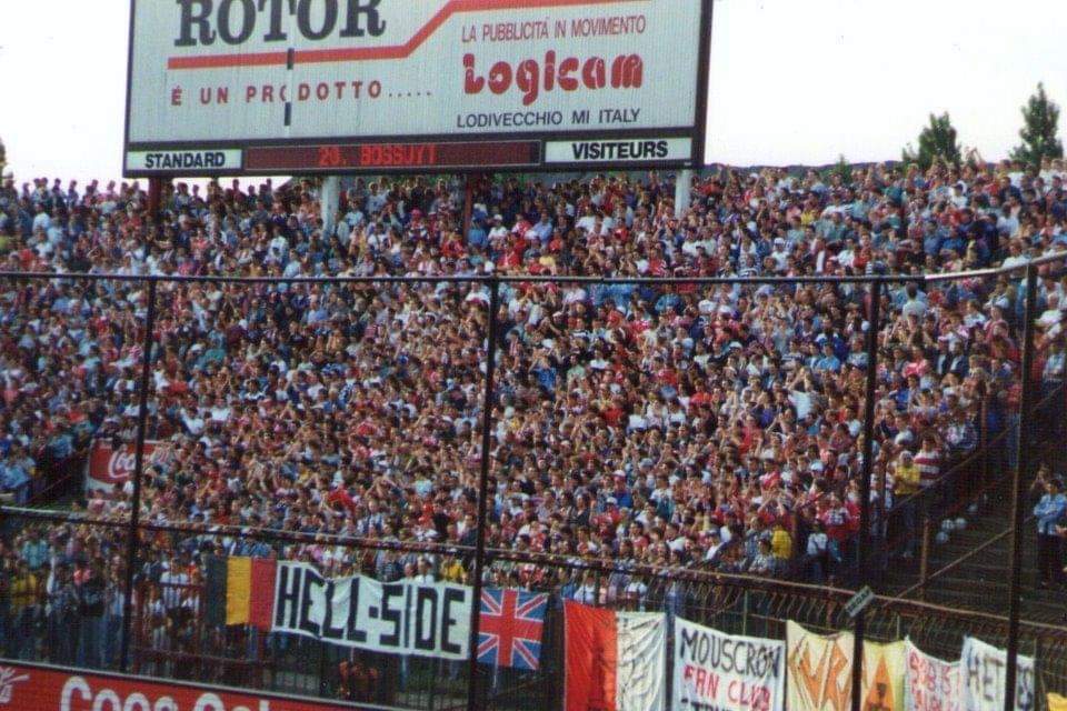 1jour1stick's tweet image. Mais petit retour en arrière les premiers supporters organisés sont les Hell Side #HS81 , dans la mouvance belge classique des Siders donc plus hools qu'Ultras, et ce des 1981