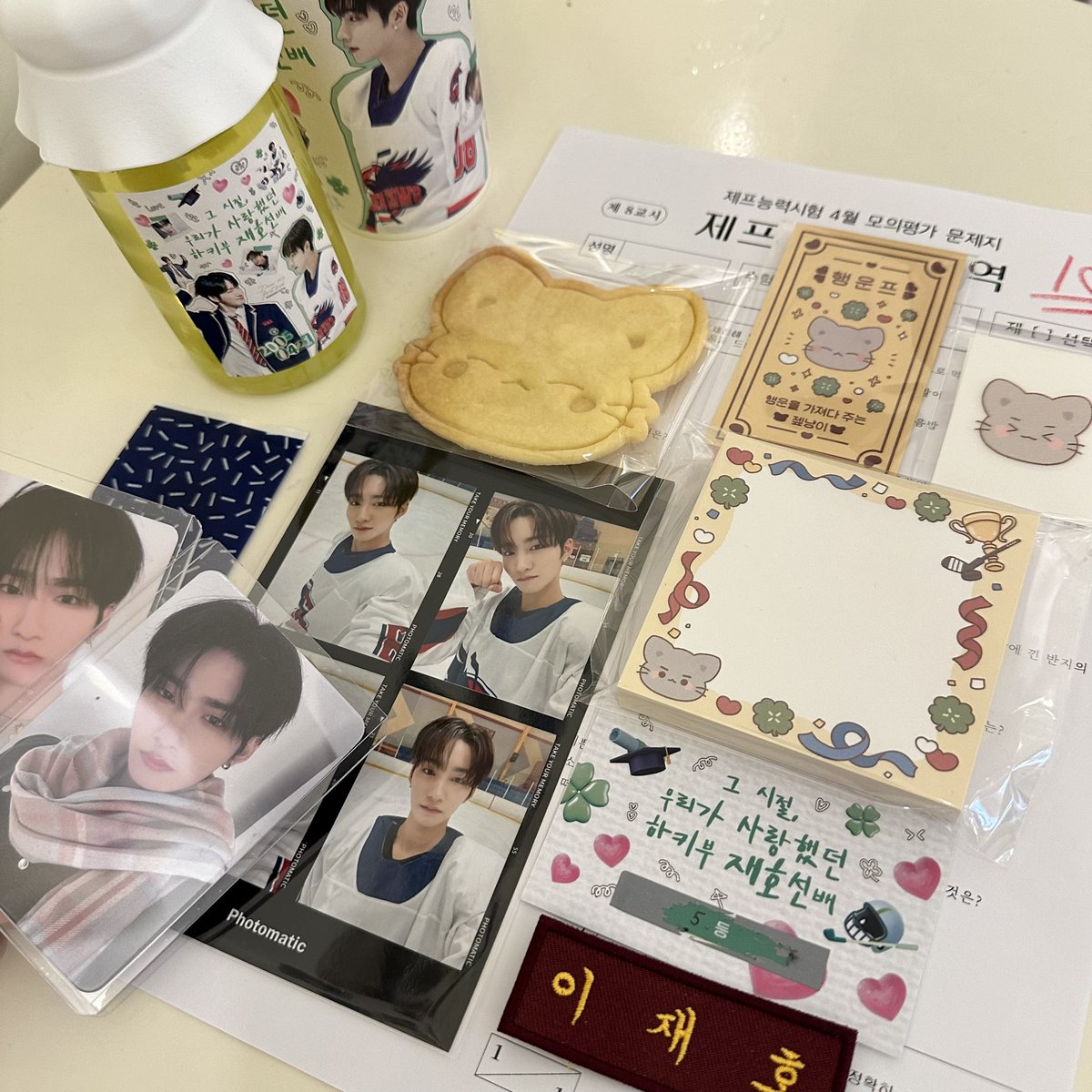 meowho_421's tweet photo. 📍파티세리 로그 

𝟮𝟬𝟮𝟰 𝗘𝗣𝗘𝗫 𝗝𝗘𝗙𝗙
𝗕𝗜𝗥𝗧𝗛𝗗𝗔𝗬 𝗖𝗔𝗙𝗘 𝗘𝗩𝗘𝗡𝗧 🎓

↳ 그 시절, 우리가 사랑했던 하키부 재호선배

 🏒 파티세리 로그 
> 2024.04.20 - 2024.04.21

; #이재호선배님_졸업하지마세요
#You_Are_the_Cat_of_My_Eye https://t.co/9K2pqIQOq7