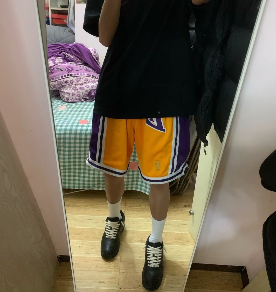 大臭鞋在你的狗脸上留下主人的印记