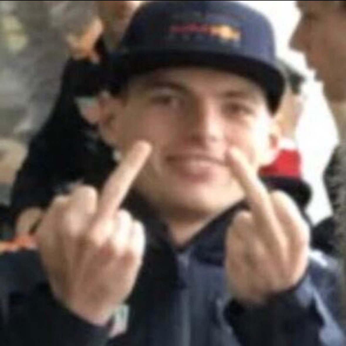 You're there to put on games costing 80€ and more, but there's no one left to repair your shitty servers that have been down for over 1 hour.  <a href="/PlayStation/">PlayStation</a> <a href="/PlayStationFR/">PlayStation France</a> <a href="/AskPlayStation/">Ask PlayStation</a>  #PlayStation #PlayStation5