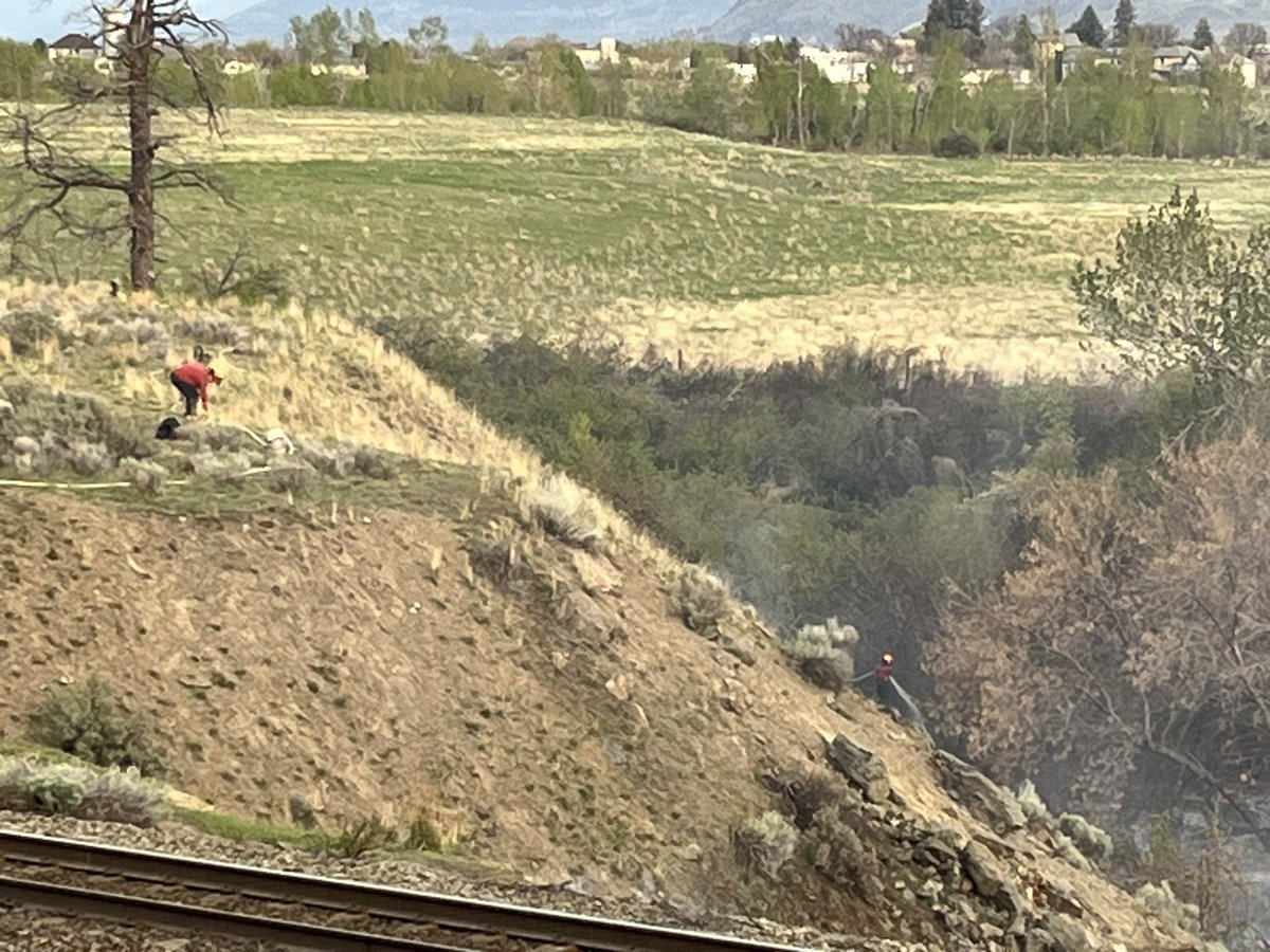 Great work done today by KFR crews @KamFire and our partners @BCGovFireInfo and @CNRailway to get the Cooney Bay fire contained. KFR crews remain on scene through the night. #Teamwork Thank you to all!