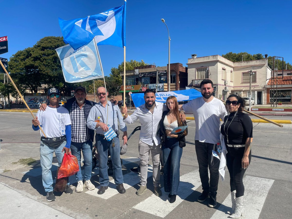 Sábado de militancia ➕🇺🇾 Seguimos sumando en todos los Barrios de Montevideo. 💪🏻 Estuve recorriendo puntos en varios municipios donde visité a compañeros que siguen haciendo historia llevando las propuestas de @lauraraffo a todos los rincones. #YoElijoSumar