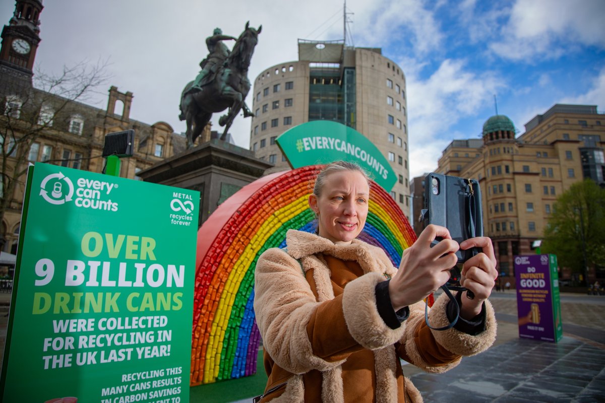 Its a beautiful day to visit Leeds' City Square and marvel at a 🌈! Post a picture of the 4.5m x 7m wide recyclable drinks can arch using #EveryCanCounts & tag @EveryCanCounts and you could WIN the crock of gold💰as a £150 Trinity Leeds gift card! T&Cs👉 everycancounts.co.uk/leeds-earth-da…