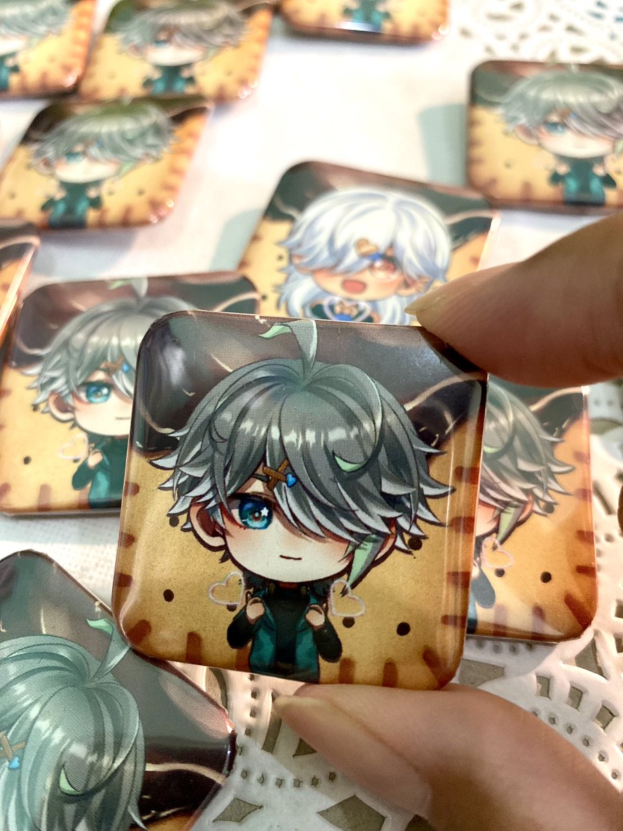 Will be avaliable for cf18 , one bite cookie candy like badge 🥰✨✨