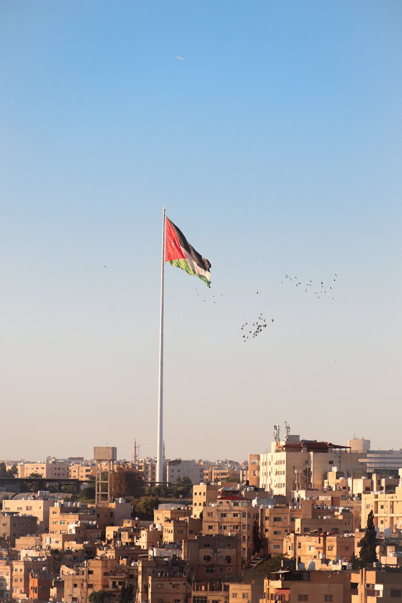 أنا أردن المجدُ والتاريخُ والعلياءُ والظفرُ ..
دمت يا وطني رمزاً للعطاء وارضاً للفداء..

#الأمن_العام #الأردن #صباح_الخير