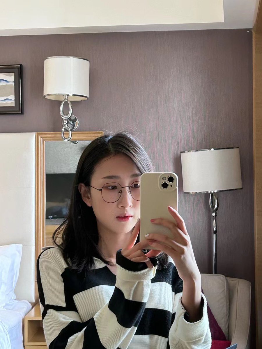 yanjingniang886's tweet photo. 【网友投稿 No.717】眼镜小姐姐 #眼镜娘 #眼镜妹 #投稿 #反差 #投稿曝光 #女友 #女友分享 #女友系列 #女同学 #女同事 https://t.co/HxgVrrDQOw
