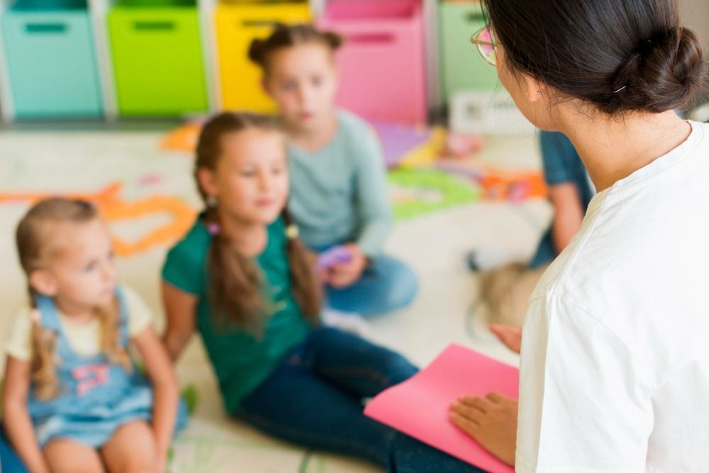 Centres educatius que treballen contra l’abús sexual infantil ->buff.ly/4b4KzyA S'estan duent a terme accions que permeten dialogar entorn de conceptes que permeten als i les menors posar nom a situacions, sentiments i actituds protectores