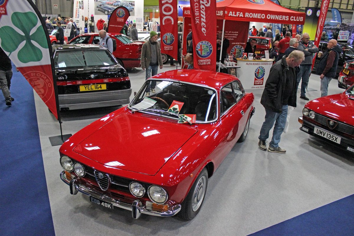 Alfa Romeo 1750 GTV ❤️🇮🇹 
On the AROC display at the NEC Classic Motor Show 🇮🇹
#AlfaRomeo #1750GTV #GTVeloce #AROC #NEC