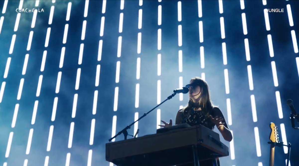โชว์ดีมาก Jungle ส่วนใหญ่เล่นเพลงในอัลบั้ม Volcano ที่มีเพลง Back on 74 ซึ่งเป็นกระแสจนคนฟังเพลงรุ่นนี้ได้รู้จัก Jungle เอาจริงๆในอัลบั้มนี้มีอีกหลายเพลงที่ชอบเช่นกันอยากแนะนำ Dominoes, Problemz, Candle Flame ด้วยเสียง Lydia Kitto มันดีมากๆเหมาะกับทุกเพลง
#Jungle #Coachella2024