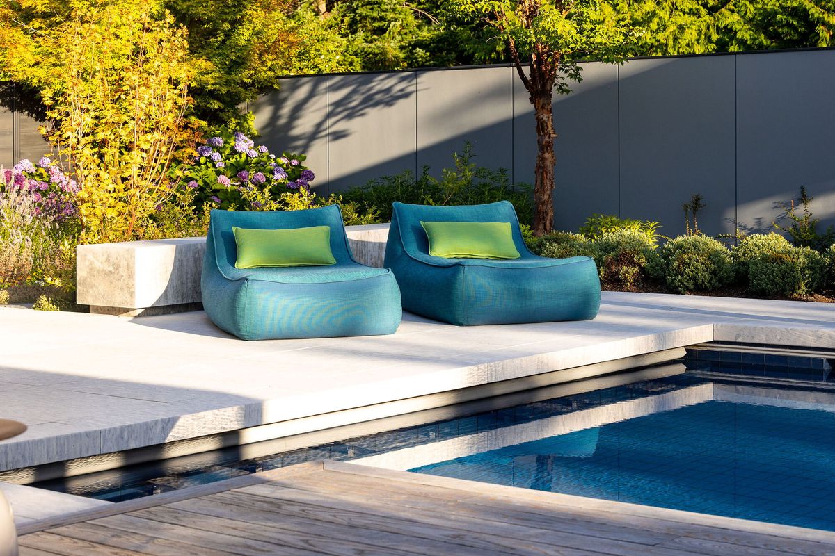 5 Unexpected Ways to Add Color to your Outdoor Patio for a Vibrant Alfresco Setting trib.al/oohpVQN