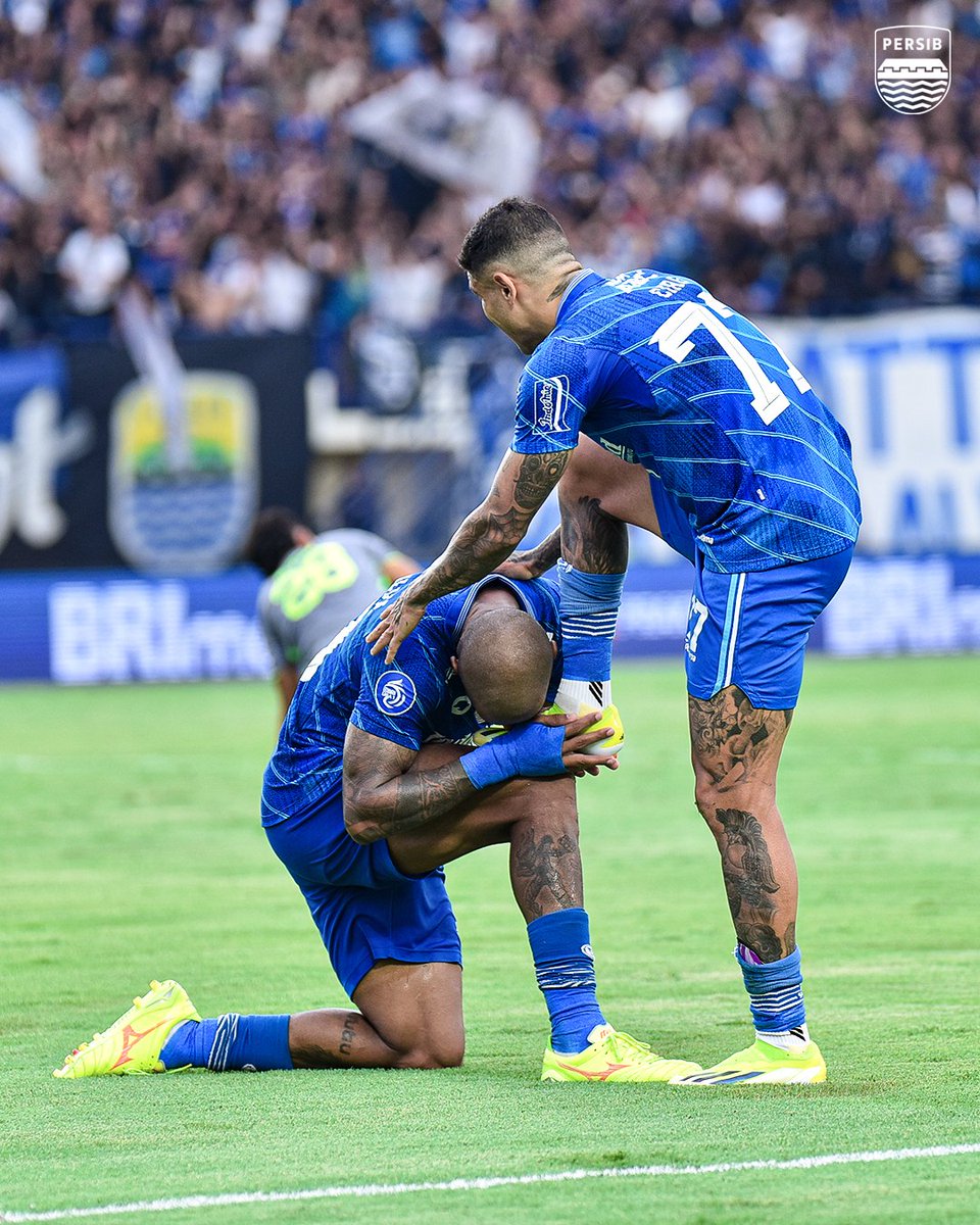 persib's tweet photo. Our Brazil Connection🇧🇷🔗

David da Silva mencatatkan hattrick ke-2 musim ini sekaligus memecahkan gol terbanyak #PERSIB atas nama dirinya dalam satu musim.

Sementara Ciro Alves catatkan brace assist pertamanya dan total telah menyumbang 9 assist bersama #PERSIB musim ini.

#WeArePERSIB