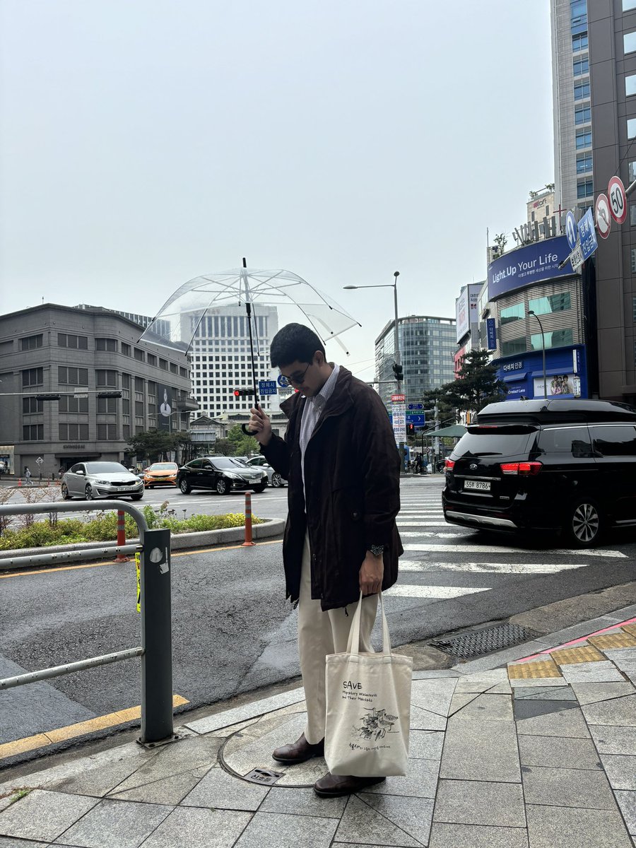 Exploring Seoul ❤️

Luv my tote bag from EAAFP — they advocate for the protection of migratory waterbirds and their based in Incheon