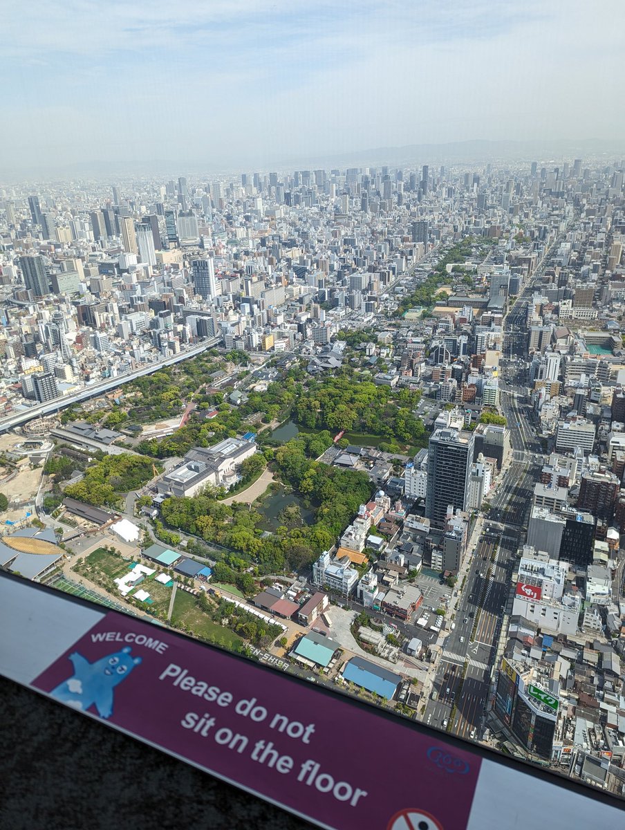 This window is a bit TOO clean! Here's a view of majestic Osaka city with Tennoji park in the front