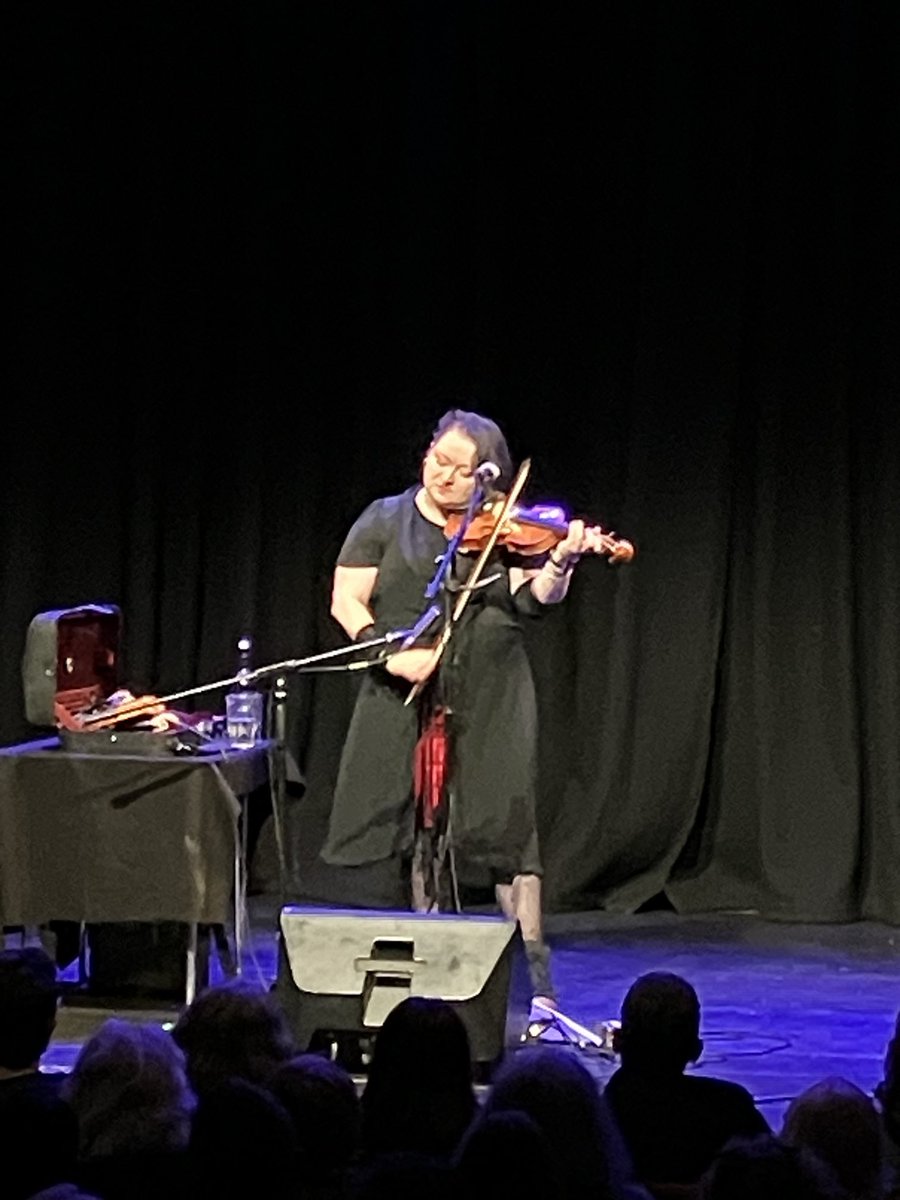 Excellent evening of fine folk music last night at ⁦@TheNorthWall⁩ #Oxford from ⁦@elizacarthy⁩ Eliza is currently on a solo tour, which goes well into June. This gig was sold out (as are some others), so suggest you get your tickets soon to see her.