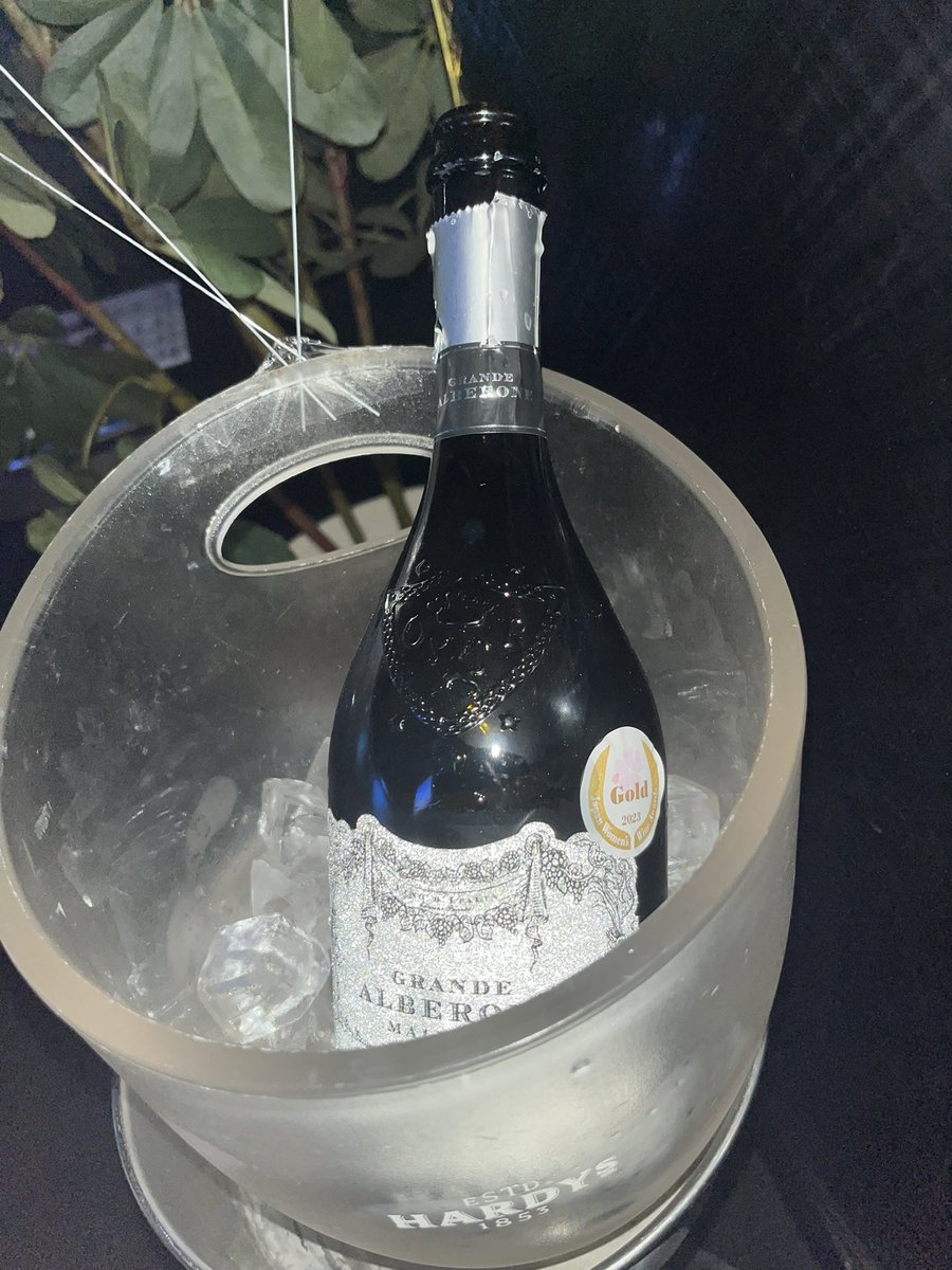 yui_74dayo's tweet photo. 載せきれないほどのシャンパンっ🥂
ありがとうございました🤍
#キャバ嬢 #卒業 #しゃんぱん #限界キャバ嬢 #麗羽結愛 #うるはゆい #横浜 #bijou https://t.co/nsTxvnTFAh