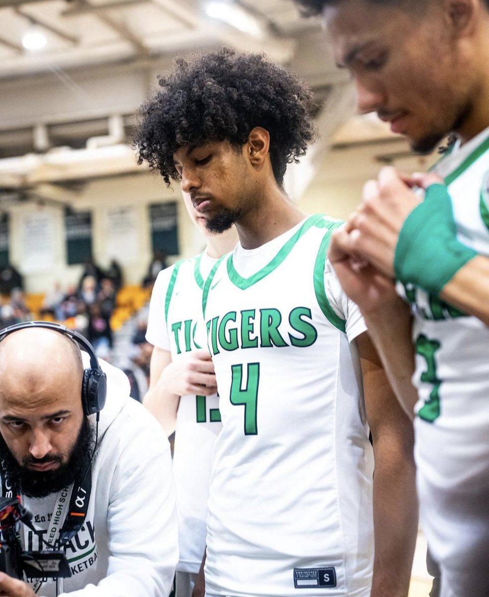 Despite the earlier loss, ‘26 <a href="/DistrictBC/">District Basketball Club</a>  Wing Dawit Abraham  proved once again that he will be must-see this spring/summer on the <a href="/HGSL_HoopGroup/">HGSL</a>. 

Big  6'3 frame that can score it in bunches from all 3-Levels. Finished the game leading all scorers with 31p

College coaches 📝