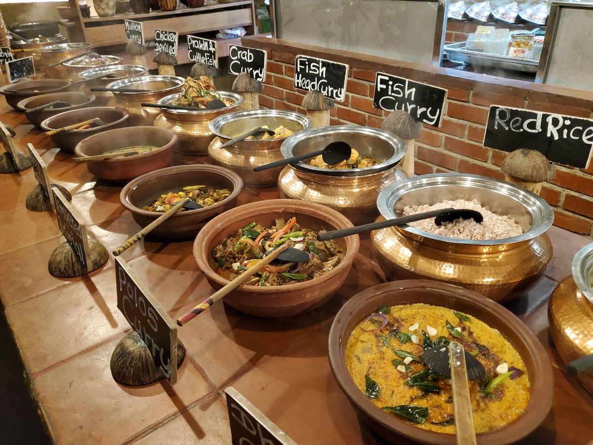 46ooer's tweet photo. 🇱🇰スリランカ・コロンボ
🍴ヌガガマ

ブッフェ式レストラン。ありとあらゆるカレー、スリランカ料理、フルーツ、お菓子など食べ放題！3000円くらいでお腹いっぱい食べられるのが魅力。オープンと同時に行くと貸し切りです！ https://t.co/MLL0uWSq9f
