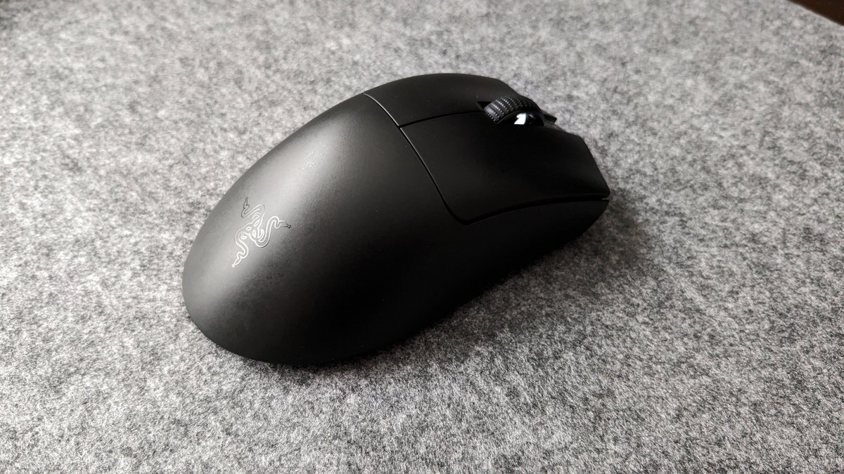 Md_Fuji77's tweet photo. DEATHADDER V3 PRO
ゲームははもちろんのこと事務作業でも軽くてエルゴだから疲れにくいって点で導入して良かった製品
価格がネックだけどね…
#Razer 
#デスク周り https://t.co/gmwscMDCiz