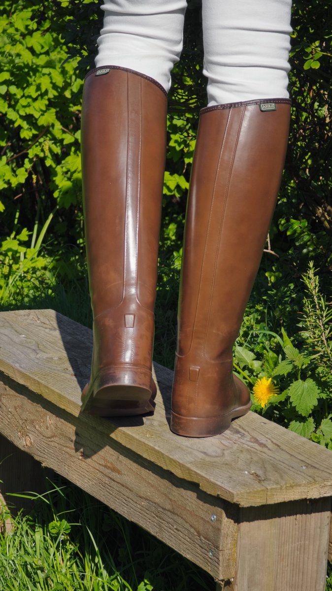 Continuing  the close-ups.

I am rather stunned by the quality of the camera of my new smartphone. Lots of detail and very sharp.

#Aigle #FrenchFootwear #Riding #Boots #RidingBoots #Tall #Reitstiefel #Awesome #Stunning #BeSeen #Standout #DareToBeDifferent