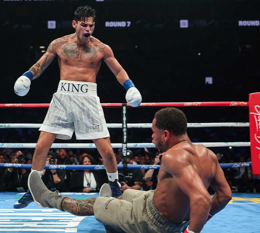 Ryan Garcia Drops Devin Haney Several Times En Route To Stunning Decision Win - boxinginsider.com/headlines/ryan…