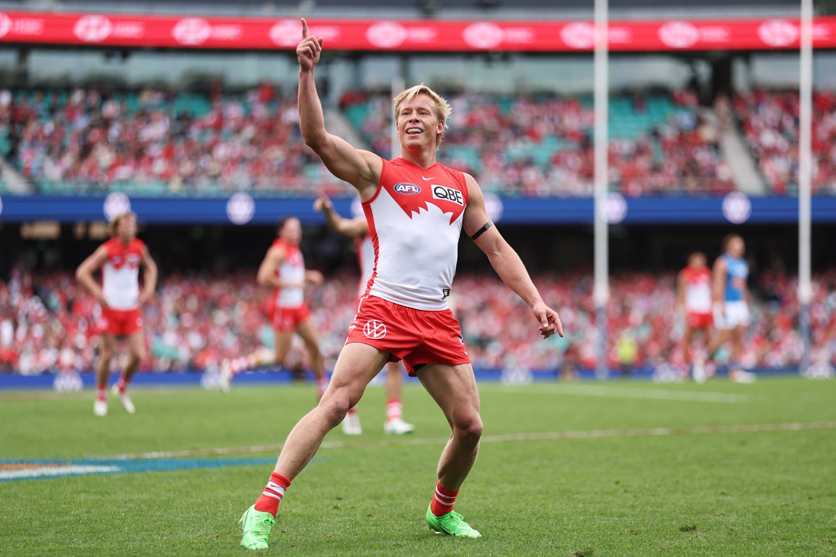 35,649 in the house @scg on this sensation Sunday afternoon 🙌 #Bloods #AFLSwansSuns