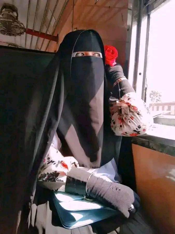 ডিভোর্সী বা স্বামী হারা মেয়ে মানেই 
খারাপ নয়।
হারাম রিলেশনশিপে জড়িয়ে সতীত্ব হারিয়ে ফেলা মেয়ের চেয়ে 
উত্তম ডিভোর্সি নারী।
আপনারা কি একমত।